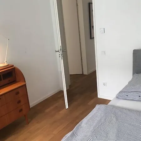 2 Bedroom Mauerpark-apartment, Mitte View Calendar Apartamento Berlim