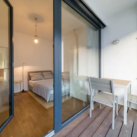 2 Bedroom Mauerpark-apartment, Mitte View Calendar Apartamento