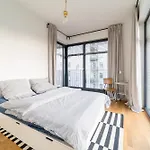 2 Bedroom Mauerpark-apartment, Mitte View Calendar Lägenhet Berlin