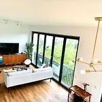 2 Bedroom Mauerpark-apartment, Mitte View Calendar * Berlin