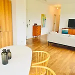 2 Bedroom Mauerpark-apartment, Mitte View Calendar Lägenhet