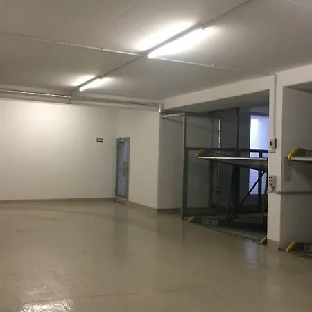 2 Bedroom Mauerpark-apartment, Mitte View Calendar * Берлин