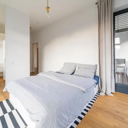 2 Bedroom Mauerpark-apartment, Mitte View Calendar Lägenhet