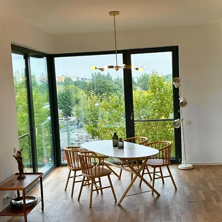 2 Bedroom Mauerpark-apartment, Mitte View Calendar Берлин