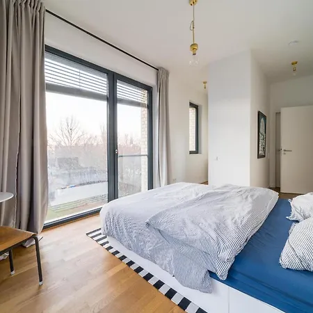 Апартаменты 2 Bedroom Mauerpark-apartment, Mitte View Calendar