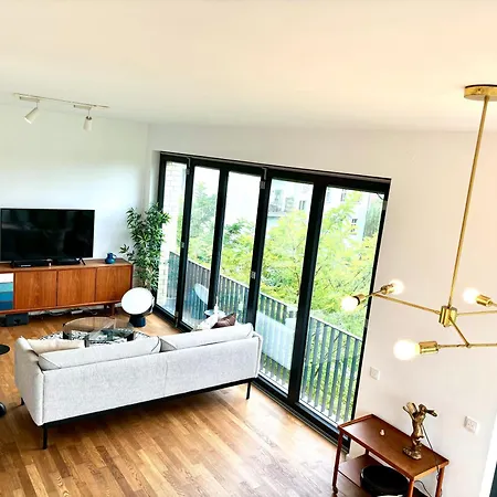 2 Bedroom Mauerpark-apartment, Mitte View Calendar * Берлин