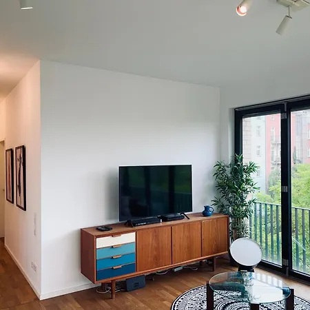 Апартаменты 2 Bedroom Mauerpark-apartment, Mitte View Calendar *