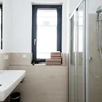 2 Bedroom Mauerpark-apartment, Mitte View Calendar アパート