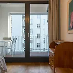 アパート 2 Bedroom Mauerpark-apartment, Mitte View Calendar *