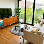 2 Bedroom Mauerpark-apartment, Mitte View Calendar *