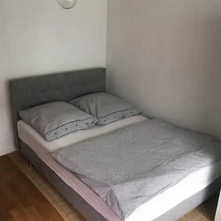 2 Bedroom Mauerpark-apartment, Mitte View Calendar דירה ברלין