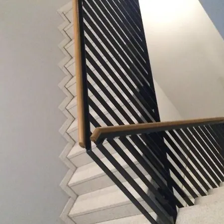 2 Bedroom Mauerpark-apartment, Mitte View Calendar * ברלין