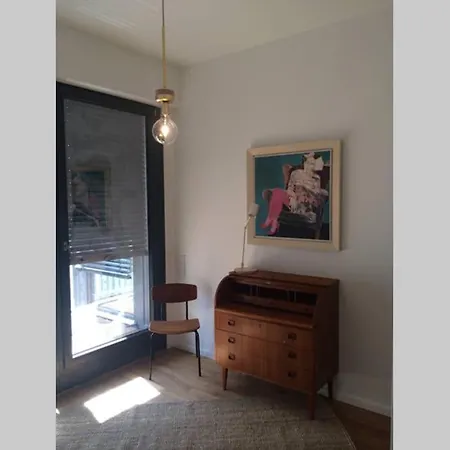 2 Bedroom Mauerpark-apartment, Mitte View Calendar