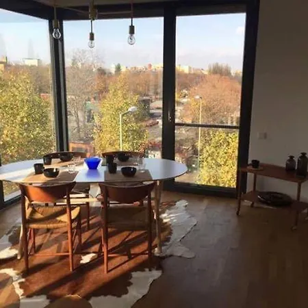 2 Bedroom Mauerpark-apartment, Mitte View Calendar *