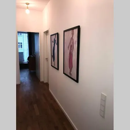 דירה 2 Bedroom Mauerpark-apartment, Mitte View Calendar *