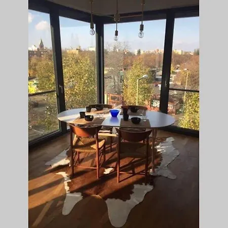 2 Bedroom Mauerpark-apartment, Mitte View Calendar דירה *