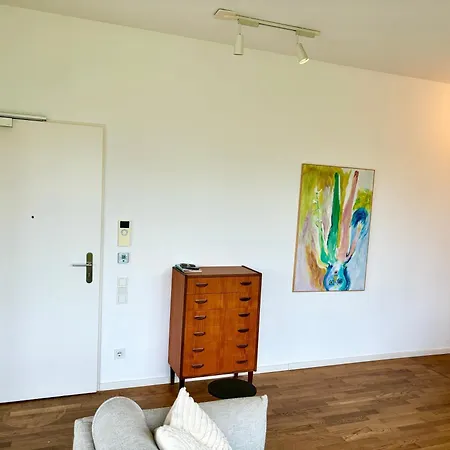2 Bedroom Mauerpark-apartment, Mitte View Calendar דירה *