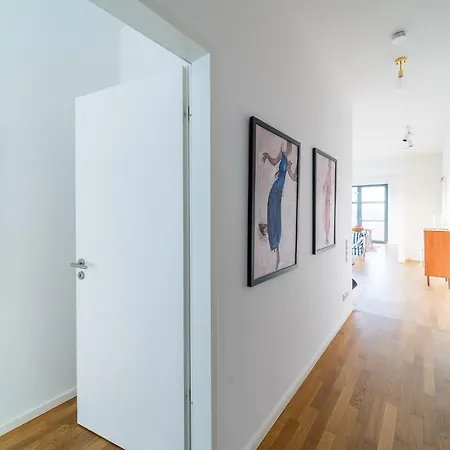 2 Bedroom Mauerpark-apartment, Mitte View Calendar *