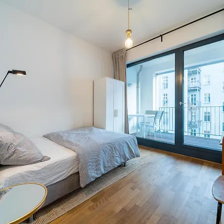 2 Bedroom Mauerpark-apartment, Mitte View Calendar ברלין