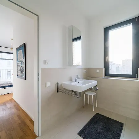 2 Bedroom Mauerpark-apartment, Mitte View Calendar דירה *