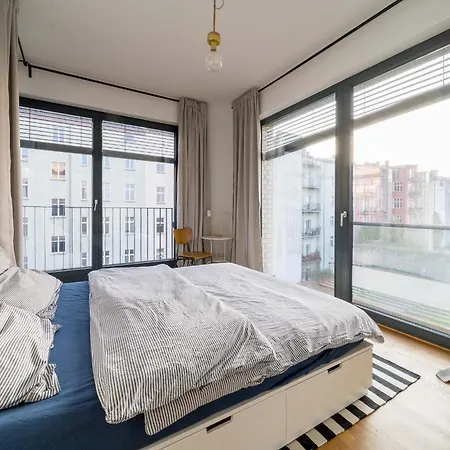 2 Bedroom Mauerpark-apartment, Mitte View Calendar *