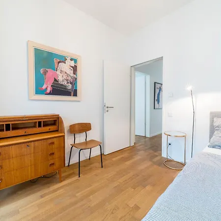 דירה 2 Bedroom Mauerpark-apartment, Mitte View Calendar ברלין