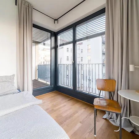 2 Bedroom Mauerpark-apartment, Mitte View Calendar דירה *