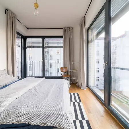 2 Bedroom Mauerpark-apartment, Mitte View Calendar *