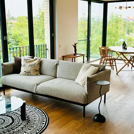 2 Bedroom Mauerpark-apartment, Mitte View Calendar