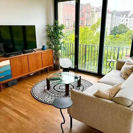 2 Bedroom Mauerpark-apartment, Mitte View Calendar *