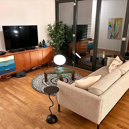 2 Bedroom Mauerpark-apartment, Mitte View Calendar דירה ברלין