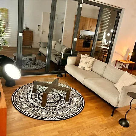 2 Bedroom Mauerpark-apartment, Mitte View Calendar ברלין