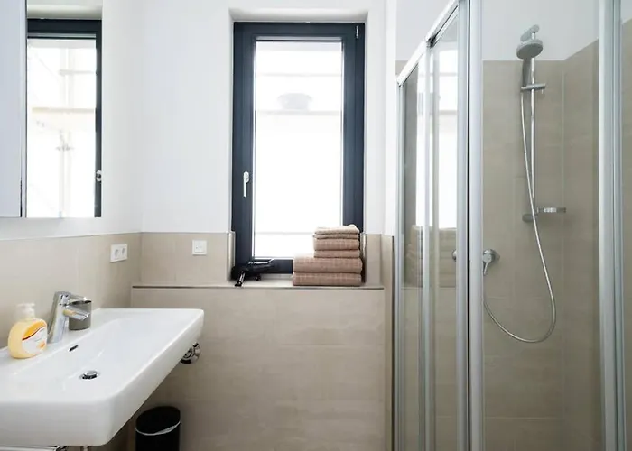 2 Bedroom Mauerpark-apartment, Mitte View Calendar 아파트