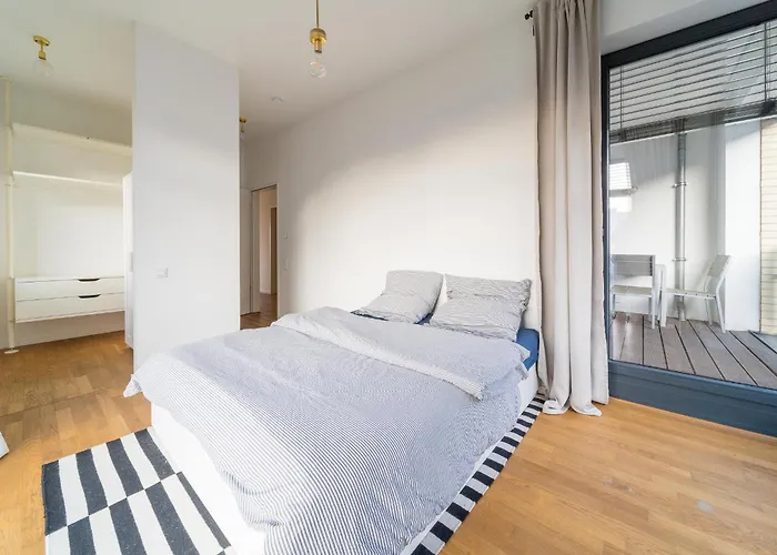 2 Bedroom Mauerpark-apartment, Mitte View Calendar Apartment