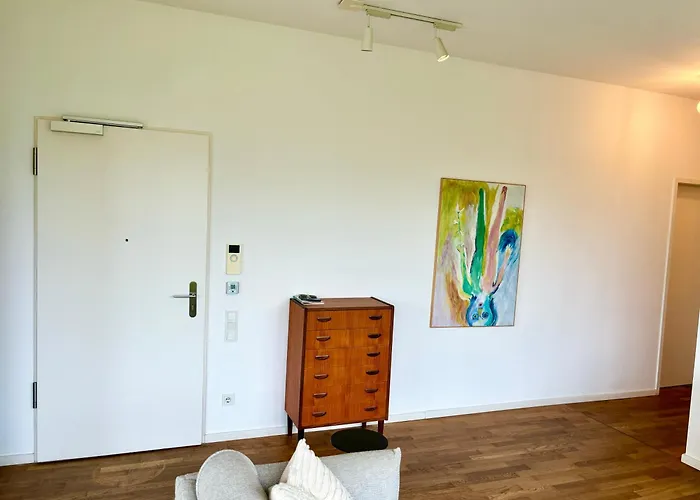 2 Bedroom Mauerpark-apartment, Mitte View Calendar Apartment *