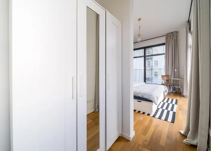 Apartment 2 Bedroom Mauerpark-apartment, Mitte View Calendar *