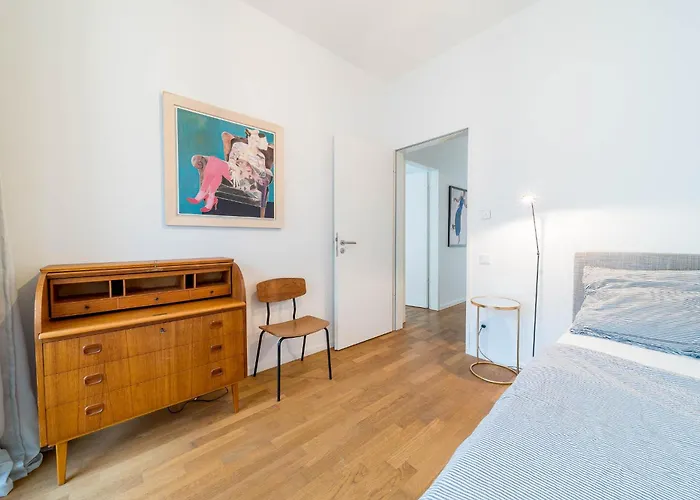 Apartment 2 Bedroom Mauerpark-apartment, Mitte View Calendar Berlin