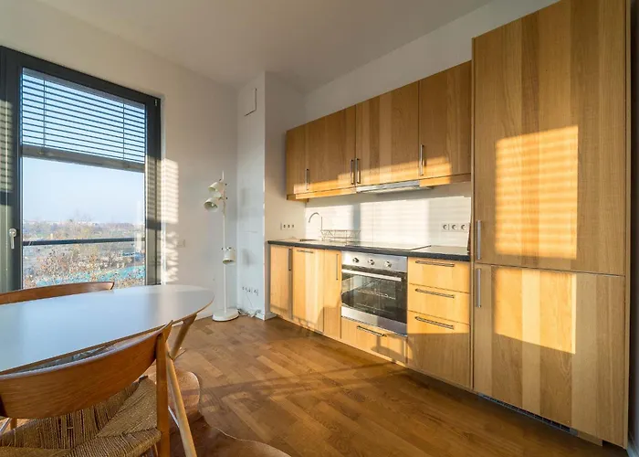 2 Bedroom Mauerpark-apartment, Mitte View Calendar *