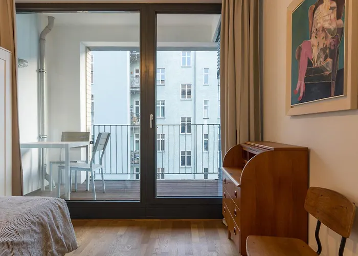 아파트 2 Bedroom Mauerpark-apartment, Mitte View Calendar *