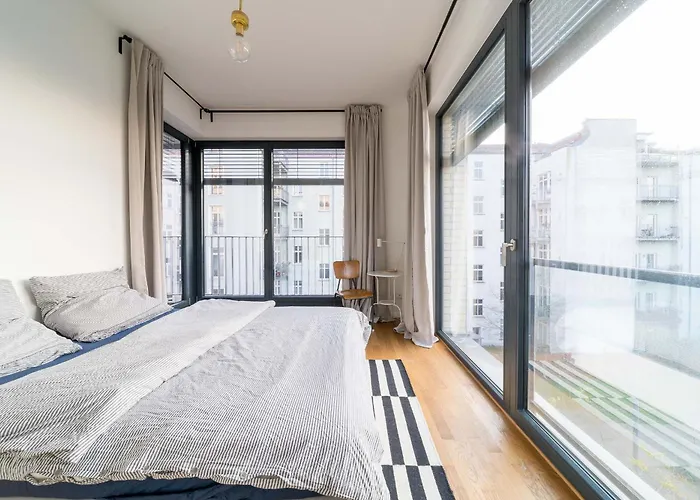 2 Bedroom Mauerpark-apartment, Mitte View Calendar *