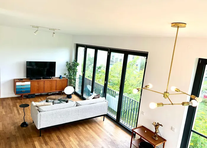 2 Bedroom Mauerpark-apartment, Mitte View Calendar * Berlin