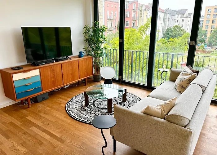 2 Bedroom Mauerpark-apartment, Mitte View Calendar *