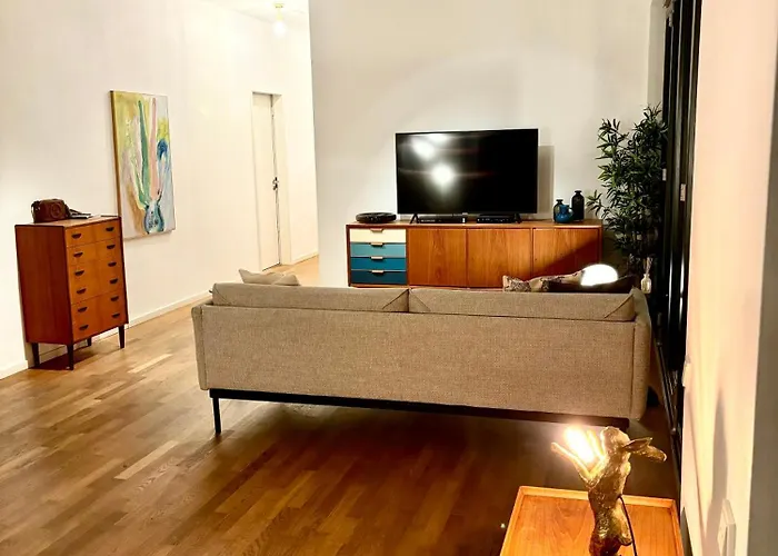 2 Bedroom Mauerpark-apartment, Mitte View Calendar * Berlin