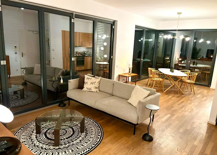 2 Bedroom Mauerpark-apartment, Mitte View Calendar