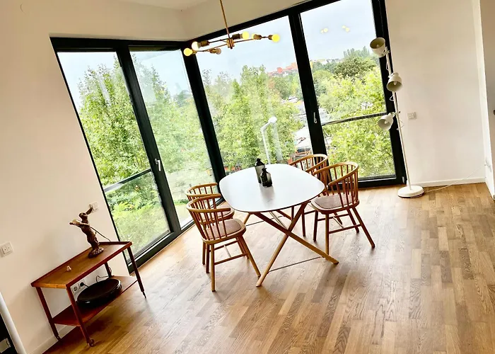 2 Bedroom Mauerpark-apartment, Mitte View Calendar 아파트
