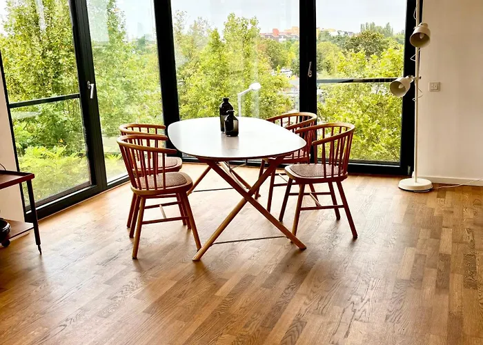 2 Bedroom Mauerpark-apartment, Mitte View Calendar *