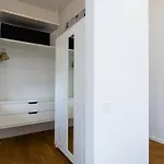 2 Bedroom Mauerpark-apartment, Mitte View Calendar * Berlim