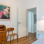 Apartamento 2 Bedroom Mauerpark-apartment, Mitte View Calendar *