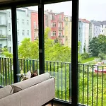 2 Bedroom Mauerpark-apartment, Mitte View Calendar Apartamento Berlim
