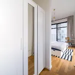 Apartamento 2 Bedroom Mauerpark-apartment, Mitte View Calendar *